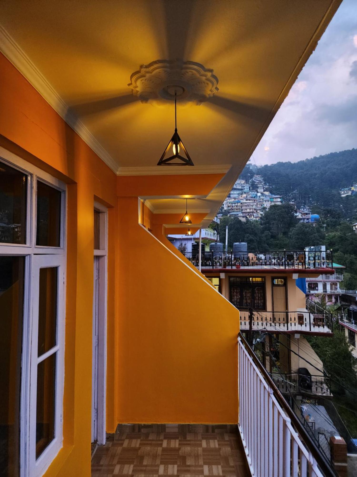 The Bougainvillea, Mcleodganj Дармсала Экстерьер фото